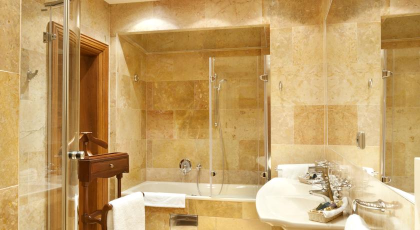 U Prince Hotel
