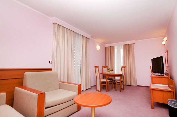 Kolovare Hotel