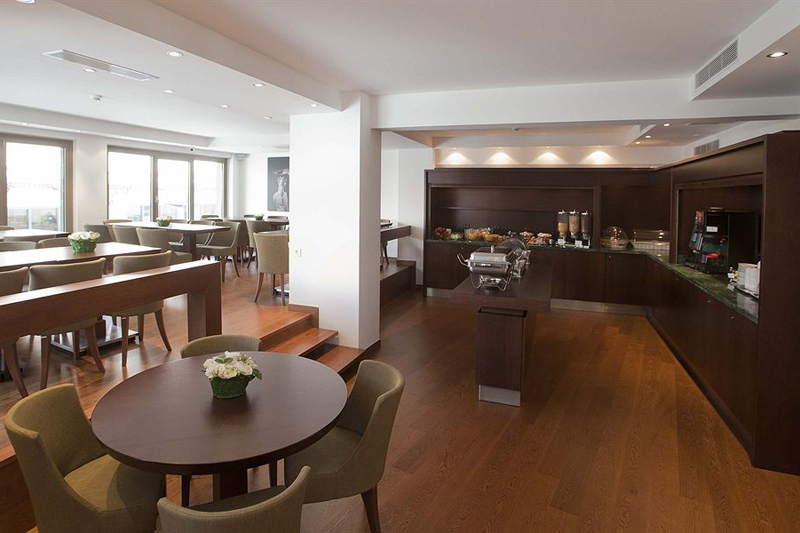 Plaka Hotel