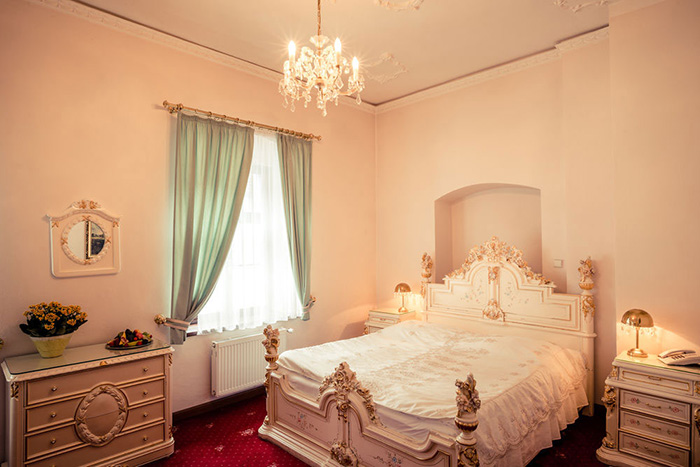Gold Hotel
