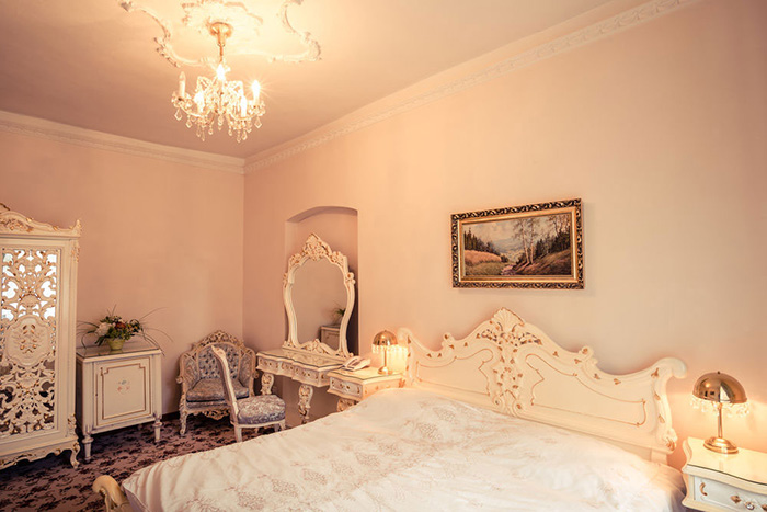 Gold Hotel