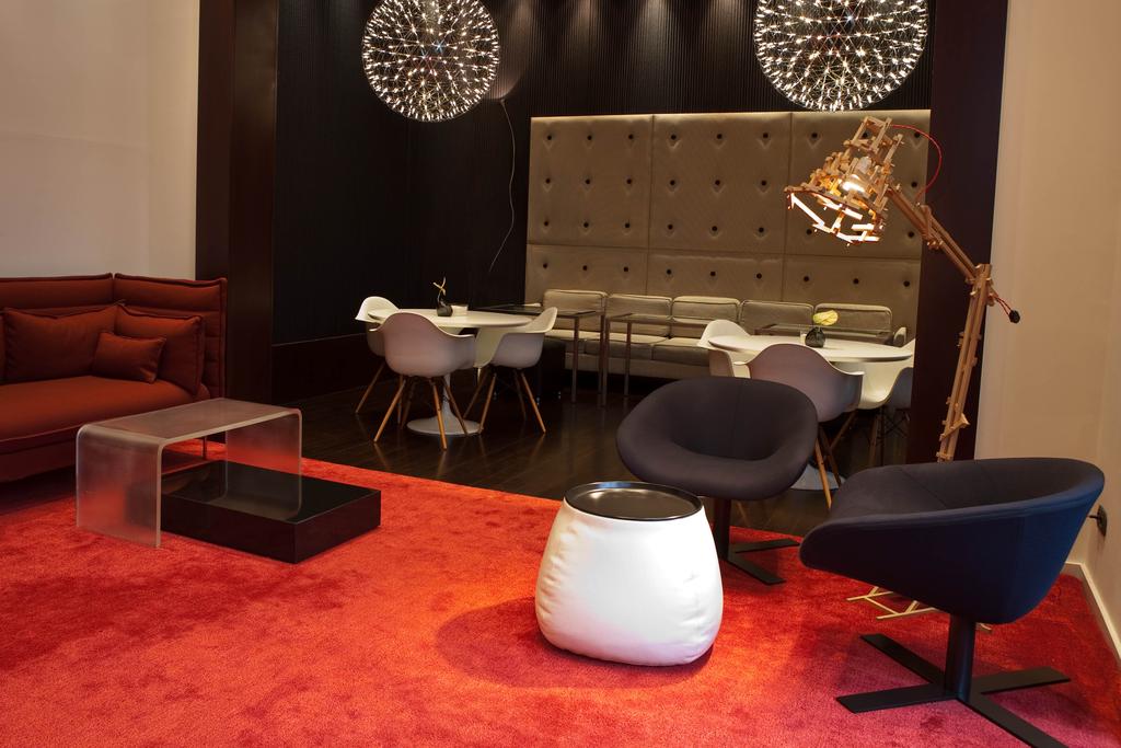 Hotel Sixty Two