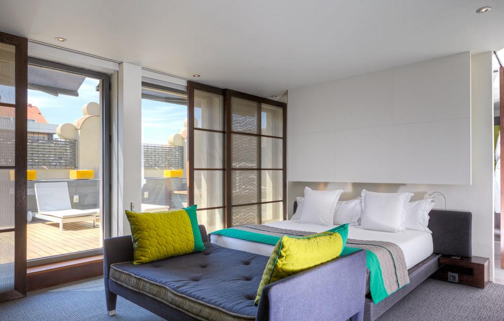 Hotel Sixty Two