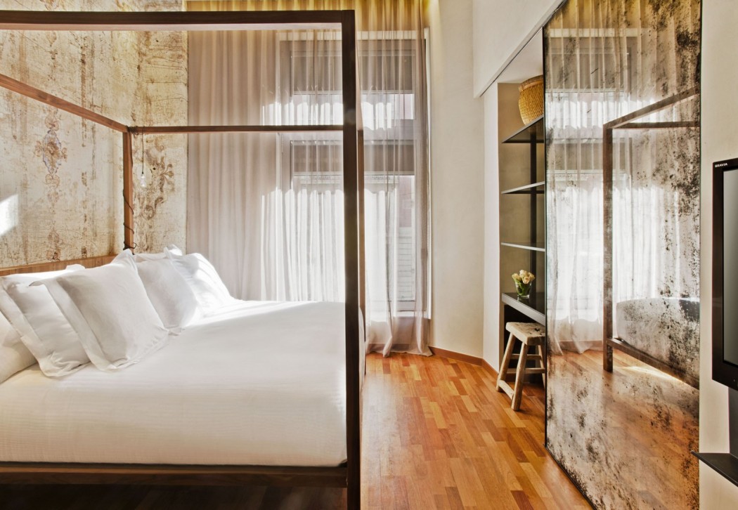 Claris Hotel