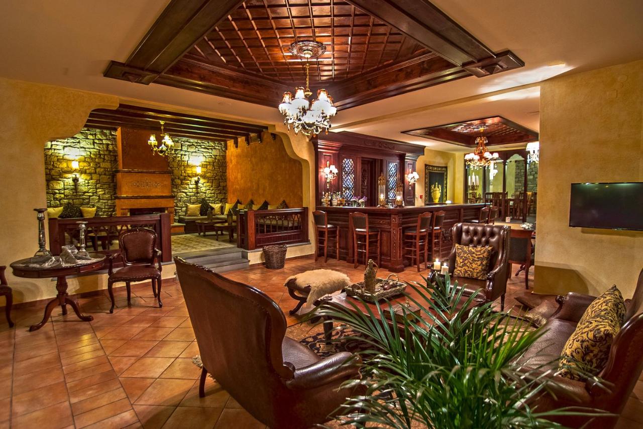 Hotel Doupiani House