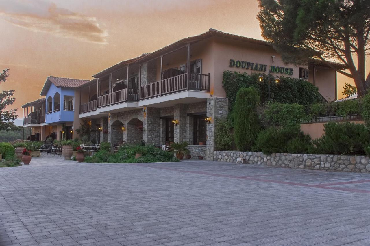 Hotel Doupiani House